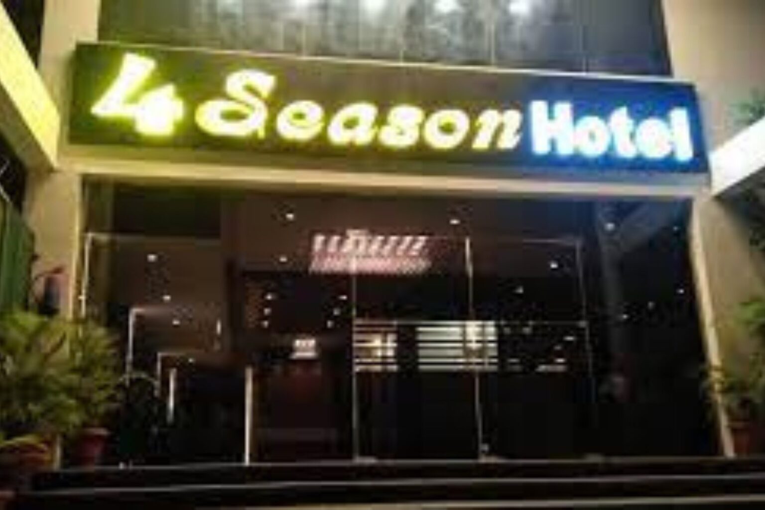 4 season hotel lucknow