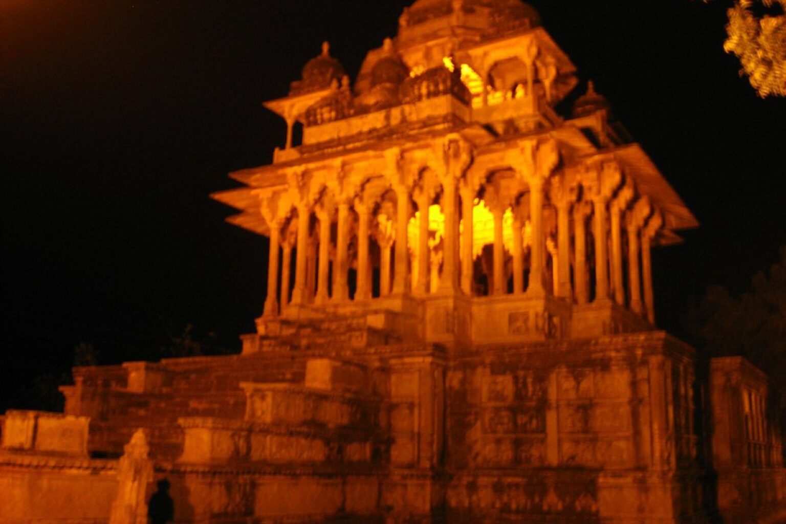 84 pillared cenotaph