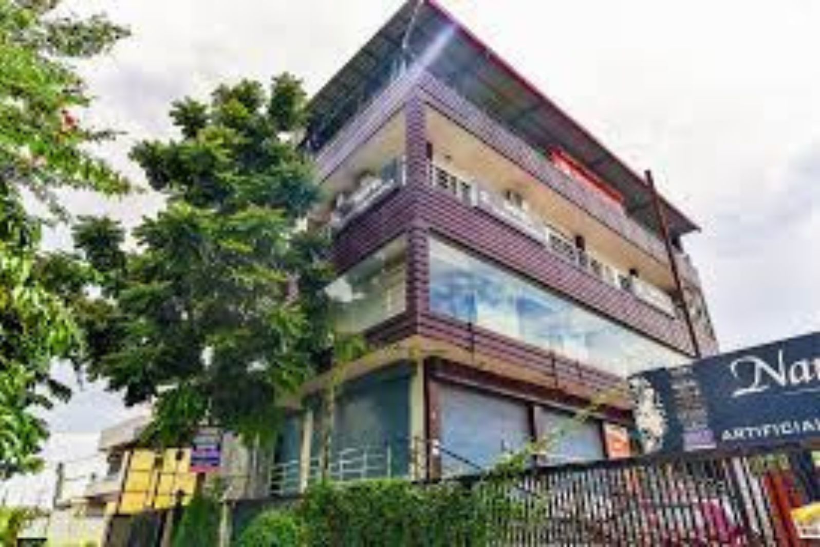 fabhotel 4 seasons