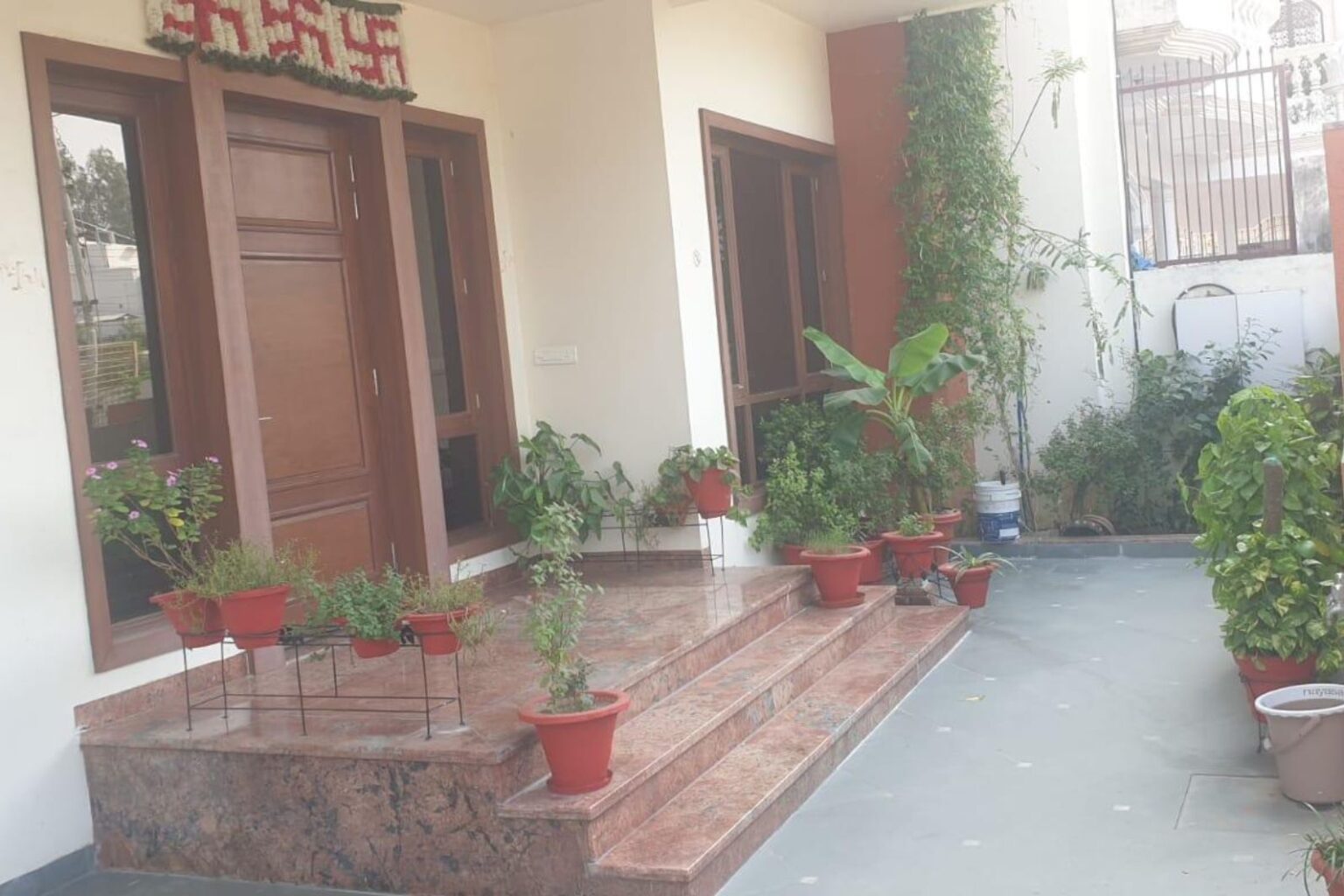 How to reach Vinay Khand 2 Gomti Nagar Lucknow vinay khand 2