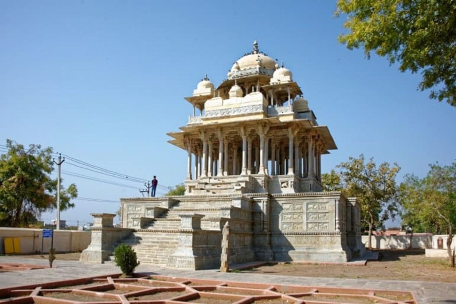 How to reach 84 Khambon Ki Chhatri Rajasthan 84 Khambon Ki Chhatri