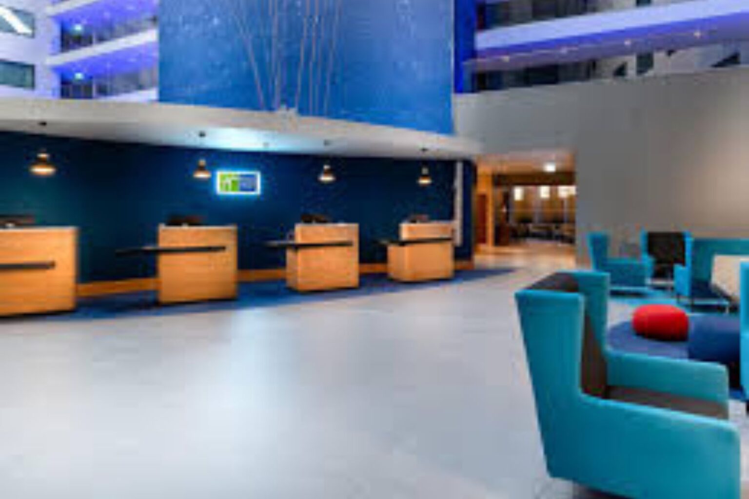 How to reach Holiday inn Express London Heathrow T4 holiday inn express london heathrow t4