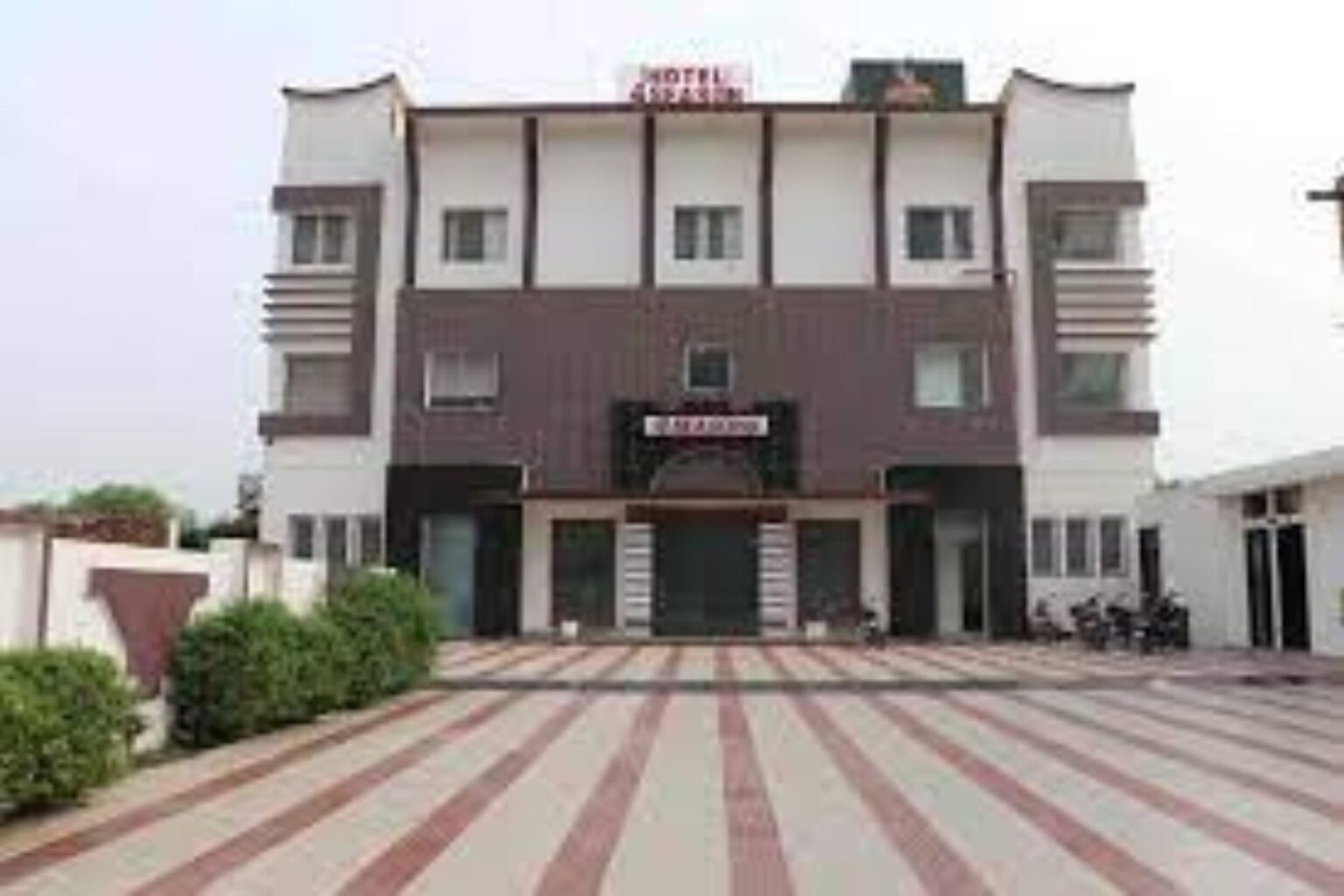 hotel 4 seasons mansa