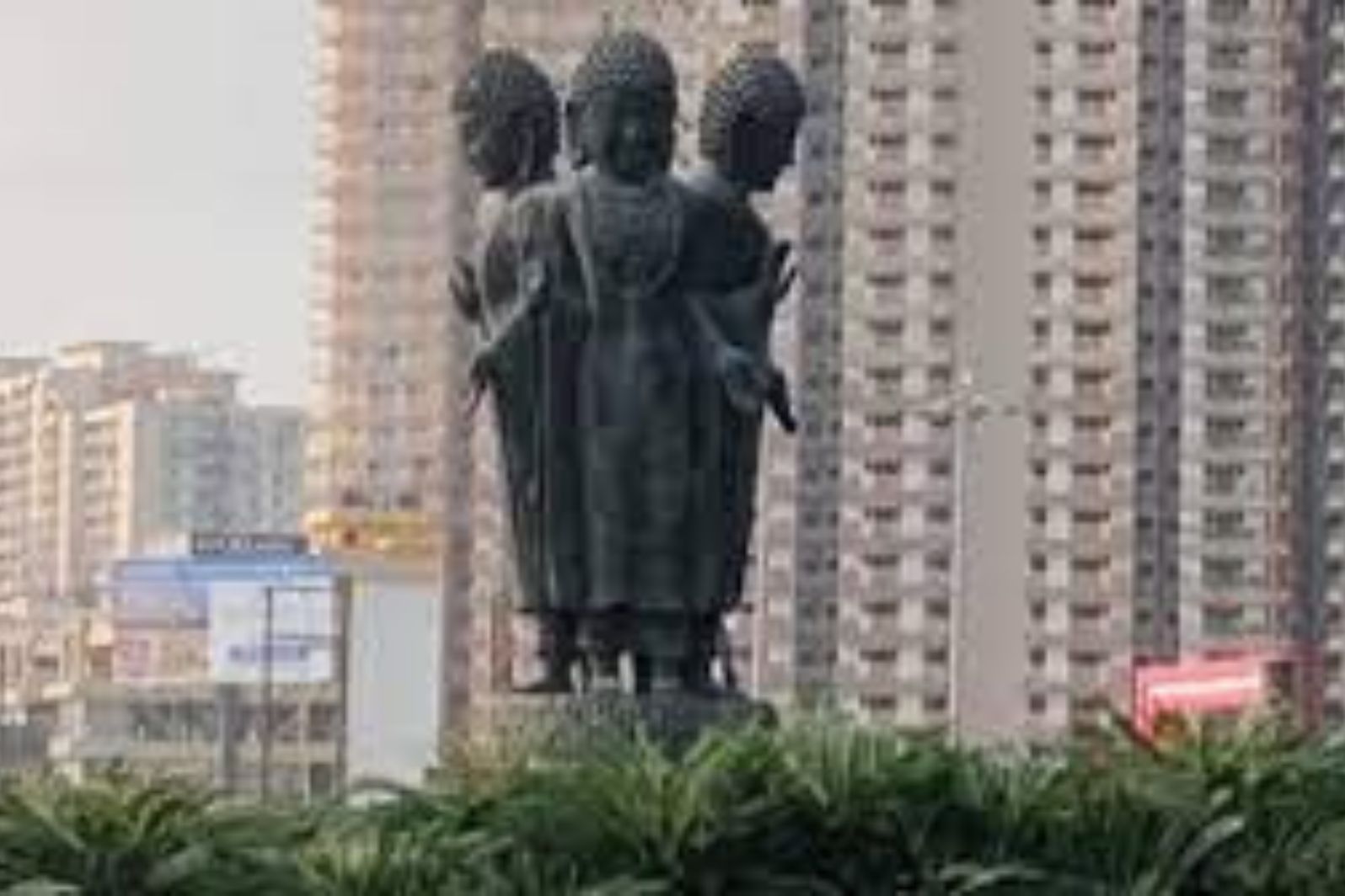 4 murti chowk noida extension